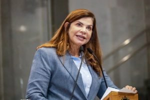 Socorro Pimentel durante pronunciamento na Assembleia Legislativa de Pernambuco