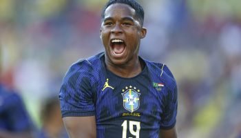 Imagem do atacante Endrick comemorando gol pela Seleção Brasileira — Foto: Image