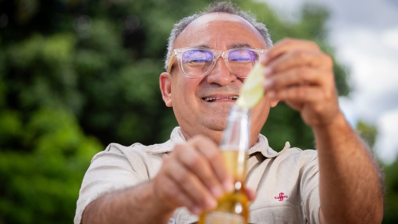 141125-BE-Joel-O-Divo-professor-influencer.-_14 141125-BE-Joel-O-Divo-professor-influencer.-_14