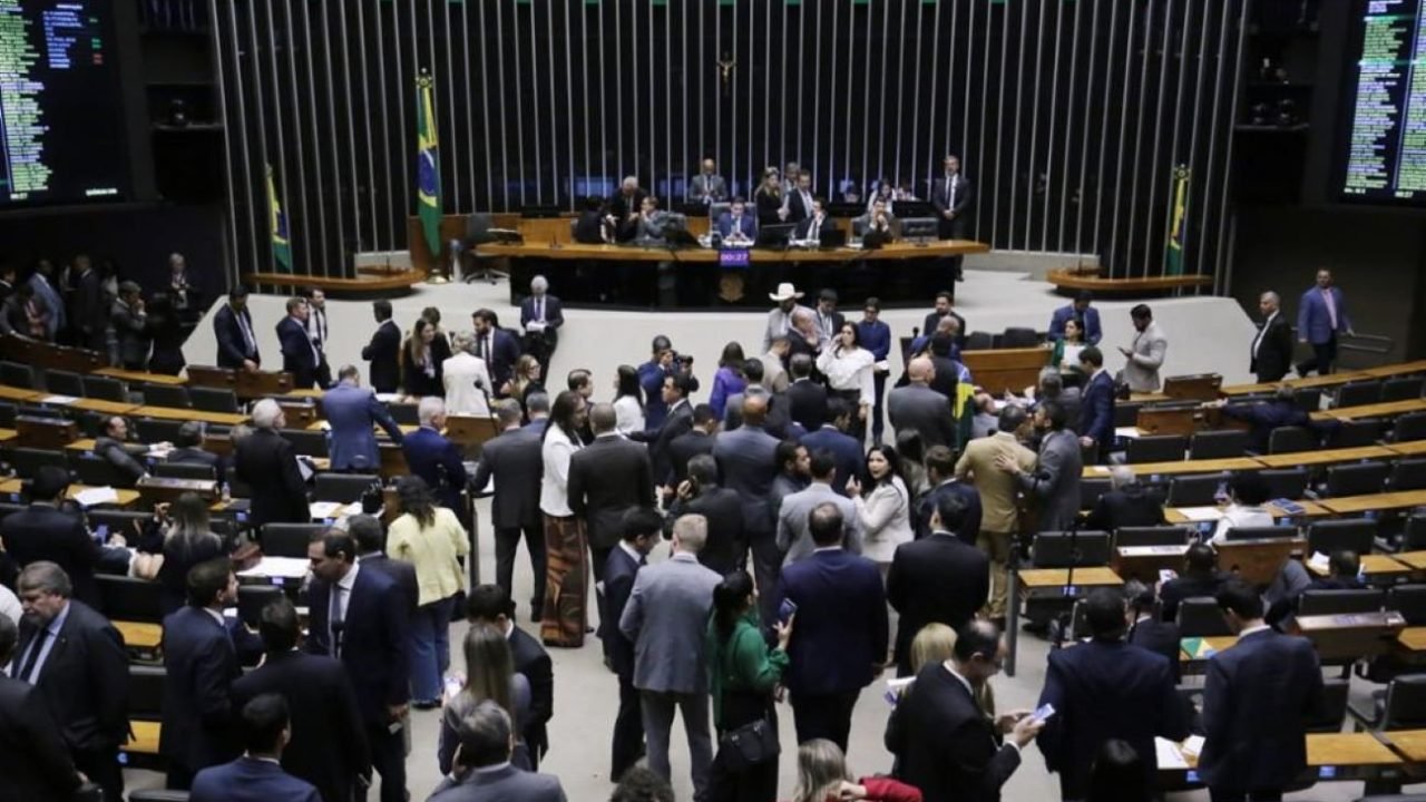 1758385515_sessao-camara-deputados-16-9-25