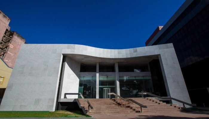 A inglória tarefa da oposição que decide fazer da obstrução sua estratégia política numa Assembleia onde a governadora tem maioria