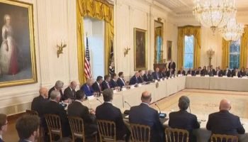 1_donald_trump_com_executivos_do_setor_e_petroleo_-36324027