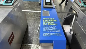 1a750a47-pagamento-aproximacao-metro