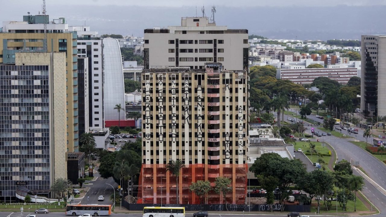 1e49c84f-preparativos-para-a-demolicao-do-predio-do-hotel-torre-palace-metropoles-2-scaled 1e49c84f-preparativos-para-a-demolicao-do-predio-do-hotel-torre-palace-metropoles-2-scaled