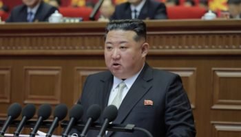 Foto: Kim Jong-un (foto) afirmou que o fortalecimento da capacidade naval tem ca