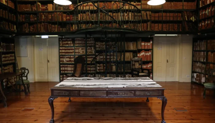 Brasileiros buscam em arquivo português provas de posse de terras ancestrais