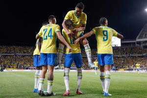 Casemiro celebra gol do Brasil na vitória por 3 a 1 sobre a Croácia — Foto: Case