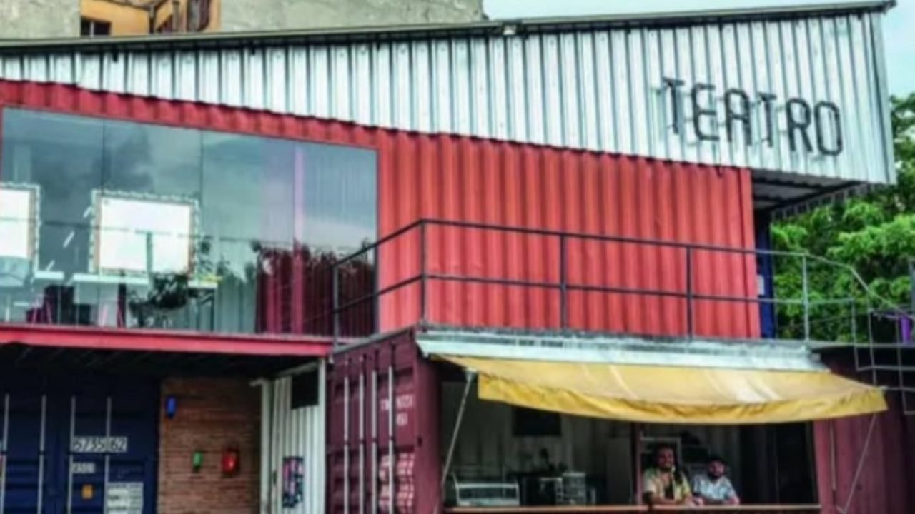 44343bb2-teatro-de-conteiner