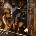 Centro de detenção de imigrantes em New Jersey é palco de confrontos — Foto: Cen