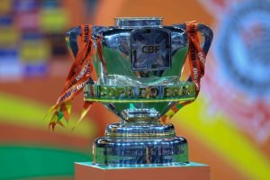 Imagem da taça da Copa do Brasil - Divulgação/ Copa Betano do Brasil — Foto: Ima