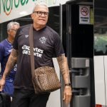 Hélio dos Anjos em ação no comando do Náutico — Foto: Facebook