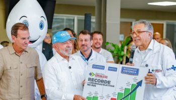 O presidente da República, Luiz Inácio Lula da Silva (cent.), durante a inaugura