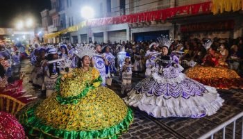 Babalorixá Jorge de Bessen lidera a cerimônia da Noite dos Tambores Silenciosos