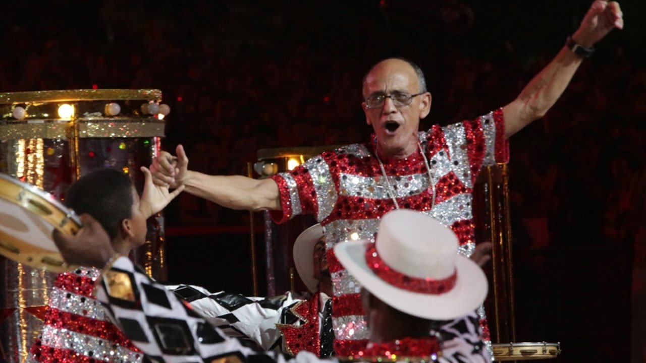 55100675953_b3e08ff843_o ... — Foto: 1 de 1 Imagem colorida de Mestre Ciça no desfile do Unidos do Virado