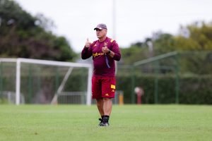 Imagem do técnico Márcio Goiano em treino do Sport — Foto: Imagem do técnico Már