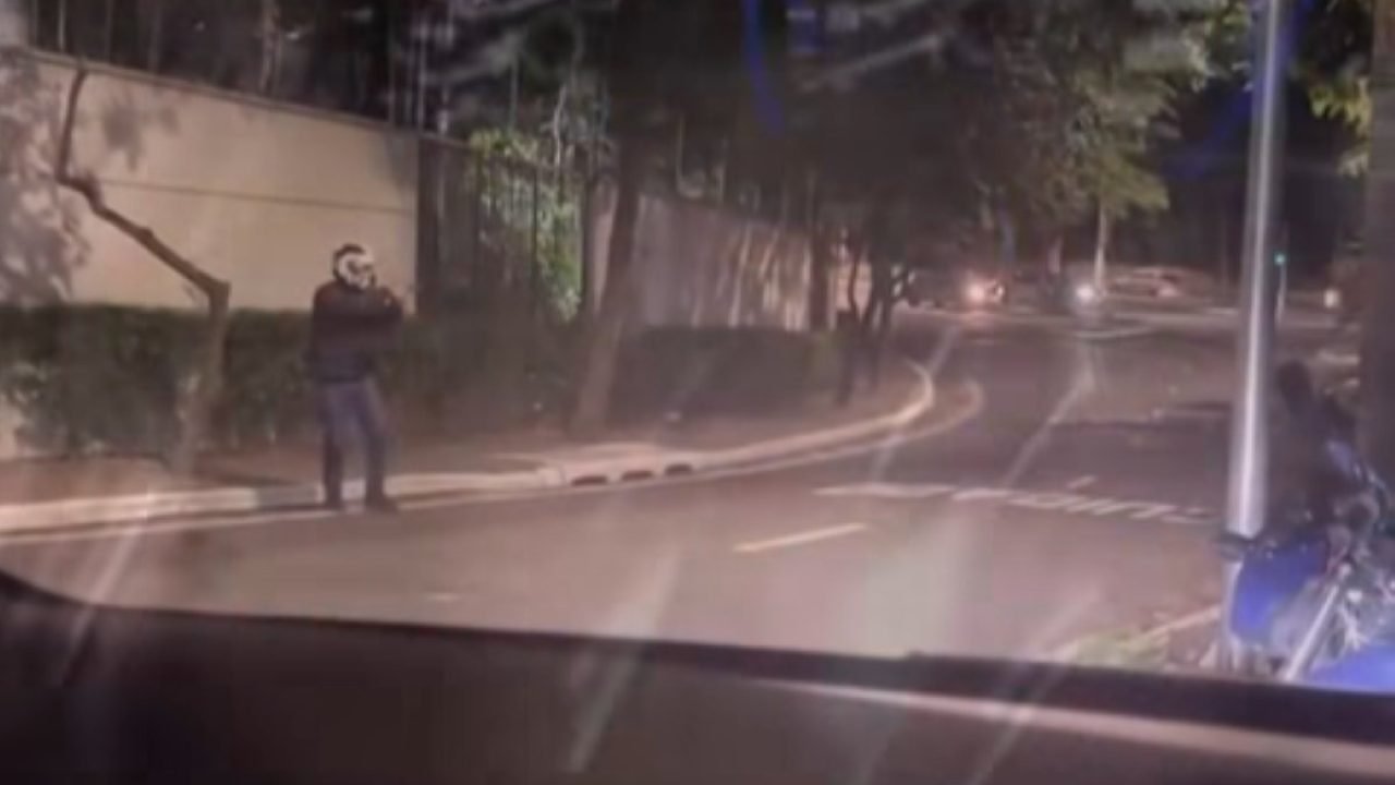 684485f4-troca-de-tiros-entre-policial-e-adolescente-em-area-nobre-assustam-moradores