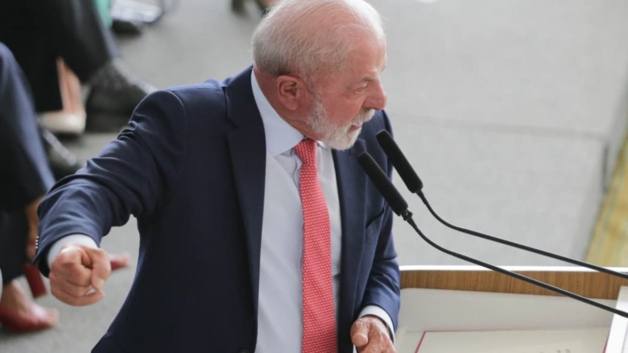 6be81aaa-foto-lula-ato-8-janeiro2