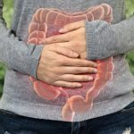 Foto: 1 de 1 Ilustração colorida de intestino no abdômen de um homem - Metrópole