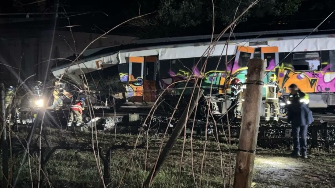 95812719-trem-descarrila-na-espanha-e-mata-uma-pessoa.-ha-37-feridos-