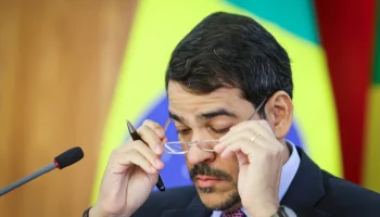 Advogado-geral-da-Uniao-Jorge-Messias-durante-entrevista-coletiva-sobre-a-operacao-Sem-Desconto-que