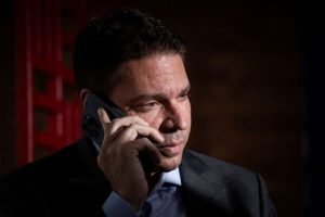 Alexandre Ramagem abandonou residência no Brasil após condenação por crimes rela