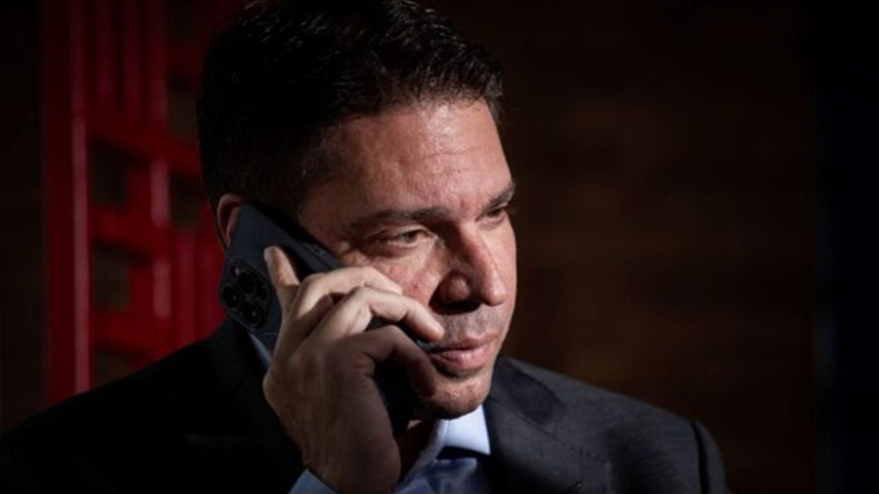 Alexandre Ramagem abandonou residência no Brasil após condenação por crimes rela