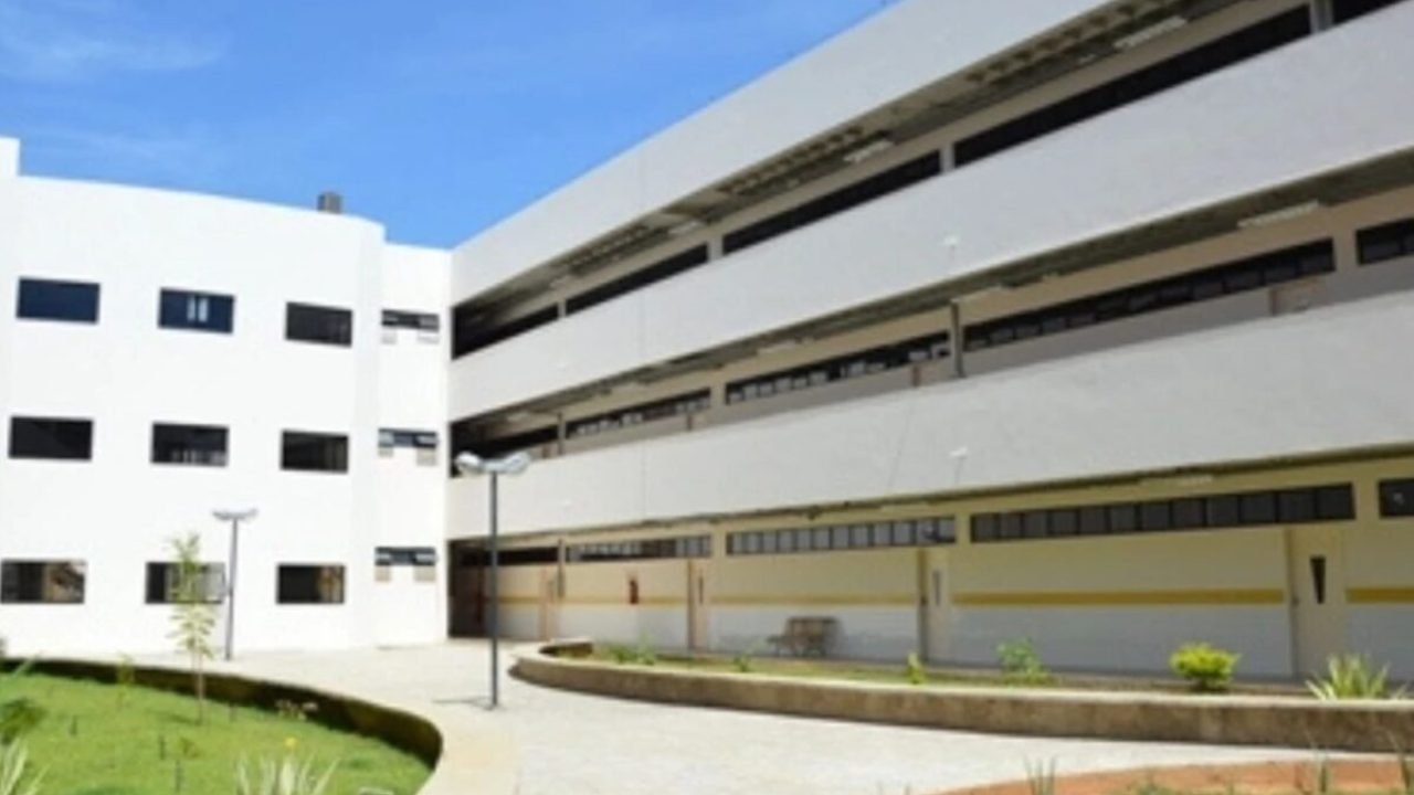 BA-mais-de-100-alunos-relatam-intoxicacao-apos-almoco-em-universidade-1200×800 BA-mais-de-100-alunos-relatam-intoxicacao-apos-almoco-em-universidade-1200x800