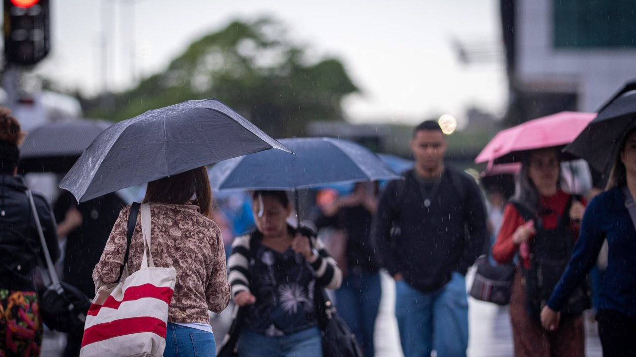 Foto: 1 de 1 Brasília amanheceu com chuva fina e alerta de chuvas intensas pede