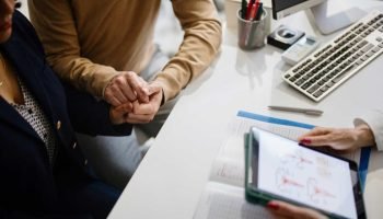 Cancer-consulta-medica-compressed-e1740655530972