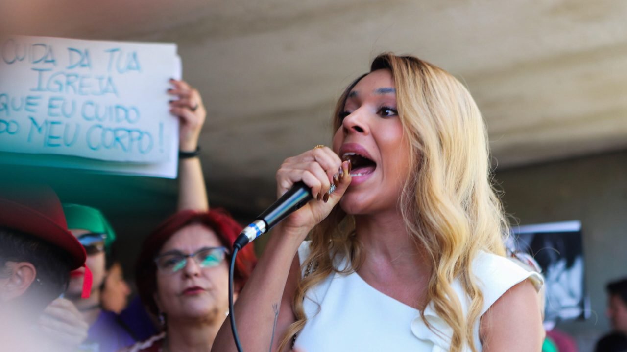 Foto: 1 de 1 Deputada Erika Hilton discursa durante o ato durante Frente Naciona