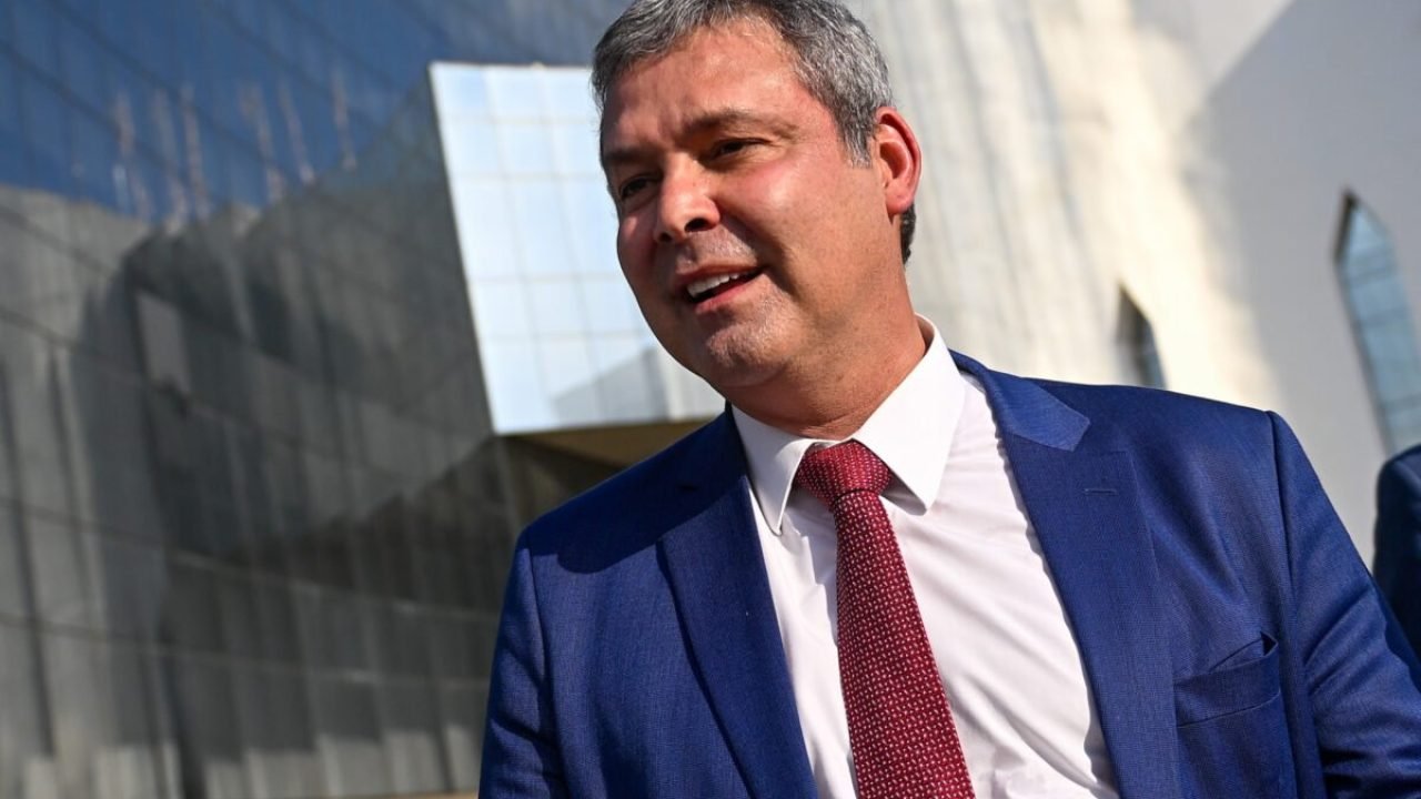 Deputado-Lindbergh-Farias-PT-RJ-lider-do-PT-na-Camara-apos-o-voto-da-ministra-Carmen-Lucia-no-julgam