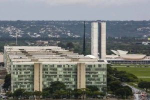 Esplanada-dos-Ministerios-de-Brasilia-compressed