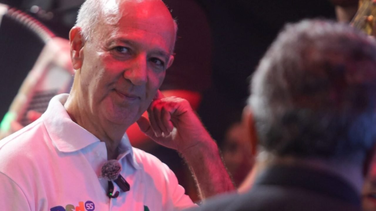 Ex-governador-do-Distrito-Federal-Jose-Roberto-Arruda-se-filia-ao-Partido-Social-Democratico-PSD-Met Ex-governador-do-Distrito-Federal-Jose-Roberto-Arruda-se-filia-ao-Partido-Social-Democratico-PSD-Met