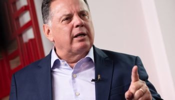 Ex-governador-do-GO-Marconi-Perillo-eCC81-entrevistado-no-estuCC81dio-do-portal-MetroCC81poles