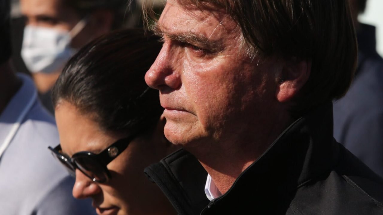 Ex-presidente-Jair-Bolsonaro-e-MIchelle-Bolsonaro-Metropoles-2-1200x800
