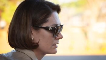 Foto: 1 de 1 Ex-primeira-dama Michelle Bolsonaro chega de viagem em brasília -