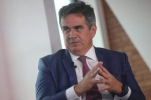 Bolsonaro e Ciro Nogueira, ministro da Casa Civil do governo Bolsonaro. — Foto: