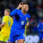 Foto: 1 de 1 Mbappé comemorando gol pela França contra a Ucrânia pelas Eliminató