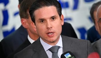 Hugo-Motta-e-o-relator-do-projeto-deputado-Guilherme-Derrite-PP-SP-concederam-coletiva-de-imprensa-s
