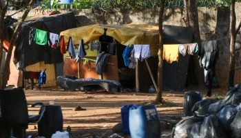 Pessoas em situação de rua acampadas pelo Plano Piloto de Brasília