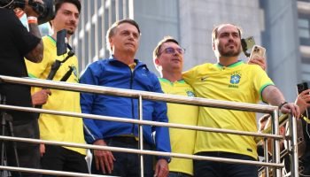 Jair-Bolsonaro-com-os-filhos-Renan-Flavio-e-Carlos-Avenida-Paulista