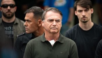 Jair-Bolsonaro-deixou-o-Hospital-DF-Star-em-Brasilia-onde-realizou-um-pequeno-procedimento-dermatolo