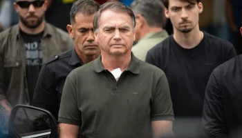 Jair-Bolsonaro-deixou-o-Hospital-DF-Star-em-Brasilia-onde-realizou-um-pequeno-procedimento-dermatolo