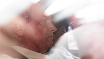 Jair-Bolsonaro-passa-mal-e-e-levado-as-pressas-para-hospital-do-DF-Metropoles-2-1200x800