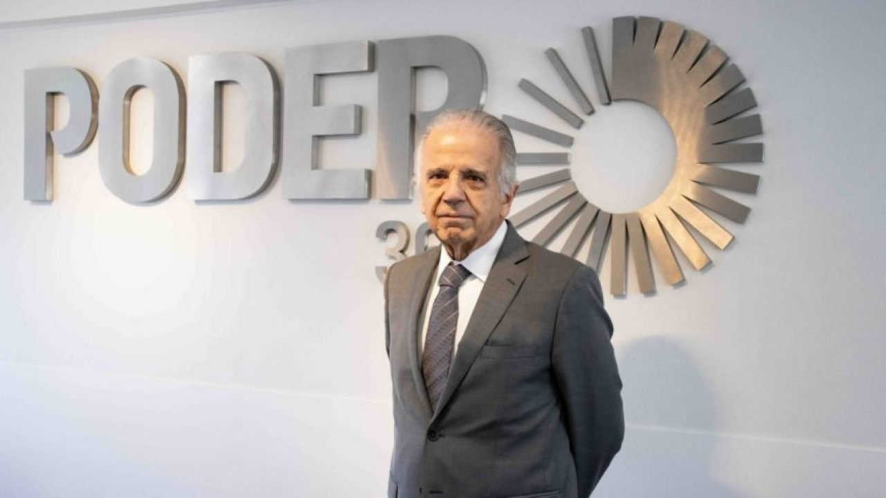 Foto: O ministro da Defesa, José Múcio, em visita à sede do jornal digital Poder