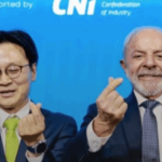 Foto: O presidente sul-coreano, Lee Jae-myung (esq), e o presidente Lula (dir) p