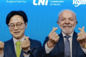 Foto: O presidente sul-coreano, Lee Jae-myung (esq), e o presidente Lula (dir) p
