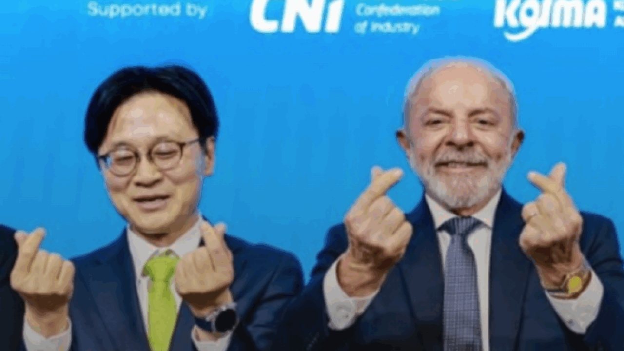 Foto: O presidente sul-coreano, Lee Jae-myung (esq), e o presidente Lula (dir) p