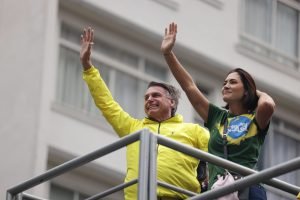MIchelle-Bolsonaro-acompanha-Jair-Bolsonaro-durante-ato-na-Avenida-Paulista-em-Sao-Paulo-pedindo-a-anistia-dos-presos-pelos-ataques-ao-Tres-Poderes-no-dia-8-de-janeiro-Metropoles-4