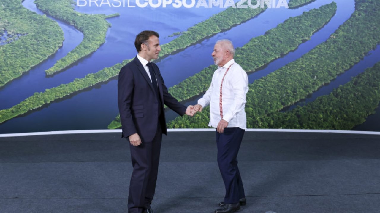 Macron-Lula-COP30-COP302025-COP2025-COP-COP30-Brasil-Amazonia-ONU-06Nov2025 Lula e Macron concordaram em “voltar a falar em Délhi” — Foto: Lula e Macron con